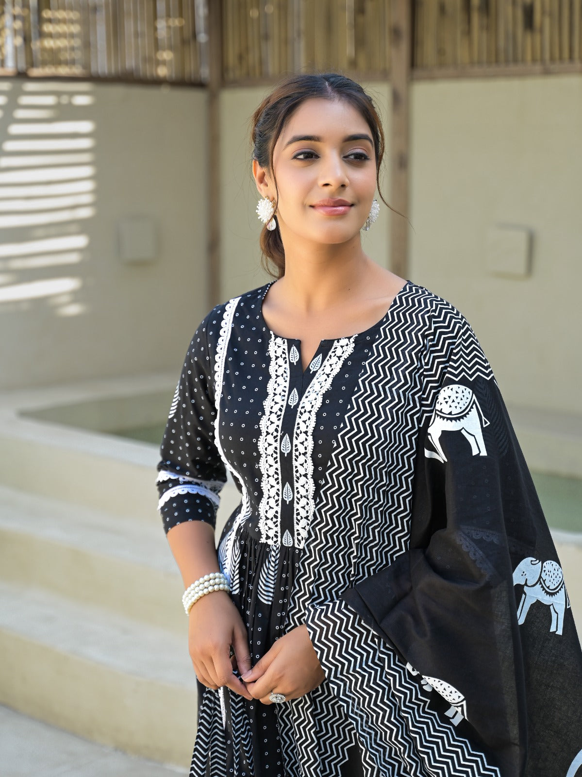 Cotton Embroidered kurta with Pant & Dupatta Set For Women (With Bag)